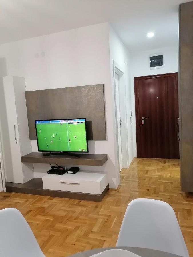 Ferienwohnung Carmen Deluxe Novi Sad Exterior foto