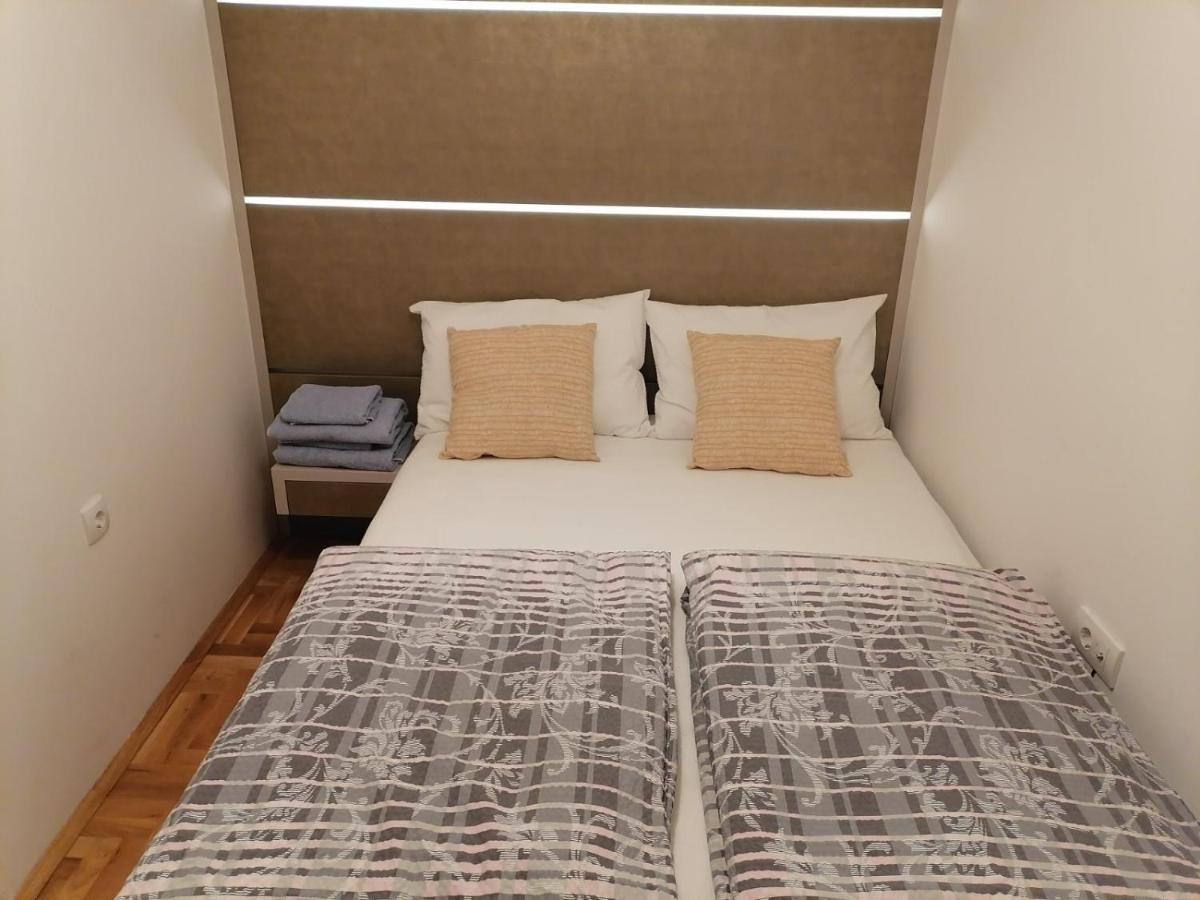 Ferienwohnung Carmen Deluxe Novi Sad Exterior foto